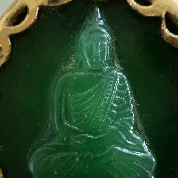 Vintage Green Glass Buddha Pendant | Dhyana Mudra | Mid-Century Chinese Export - Picture 6 of 9